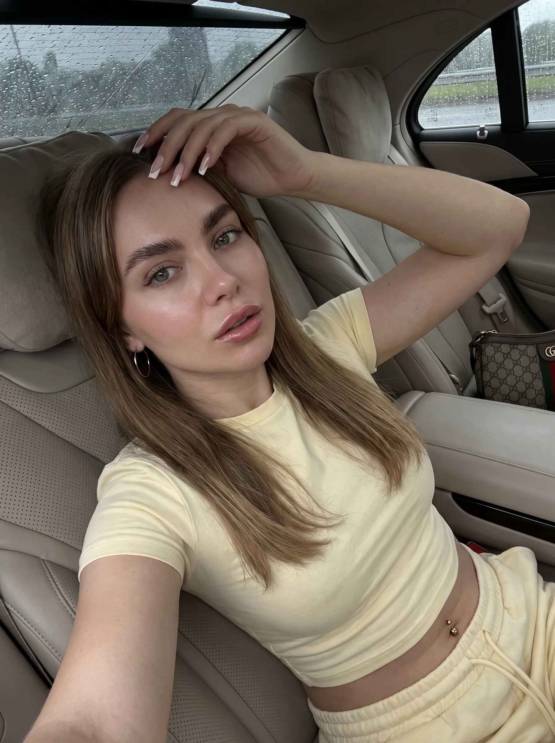 Нежное селфи сверху