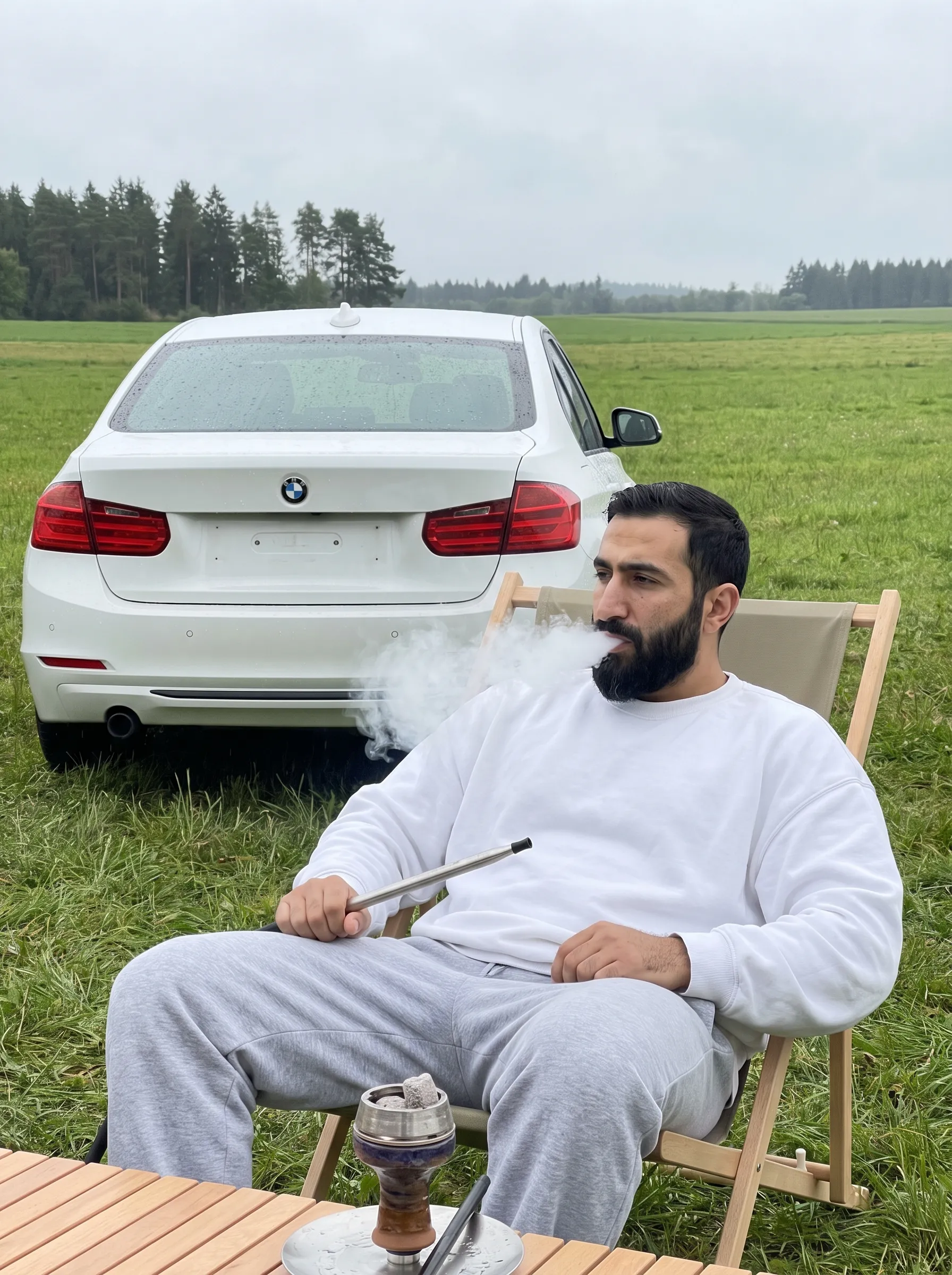 У белого седана